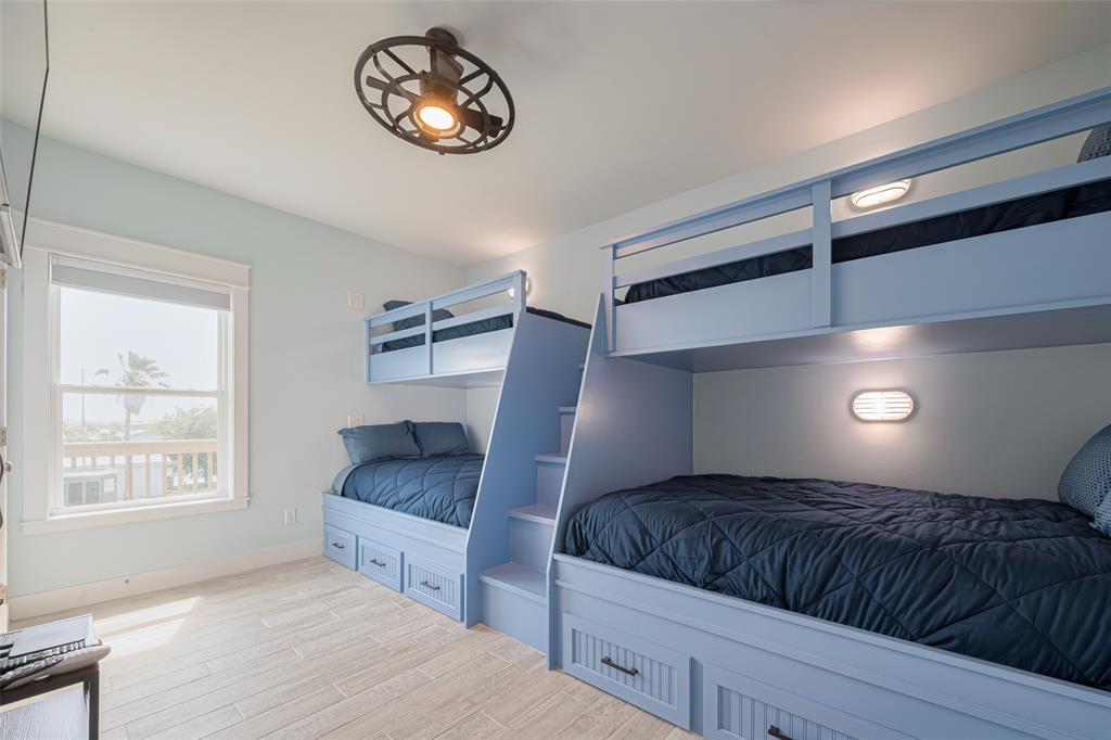 1126 Island Boulevard, Crystal Beach, Texas image 28