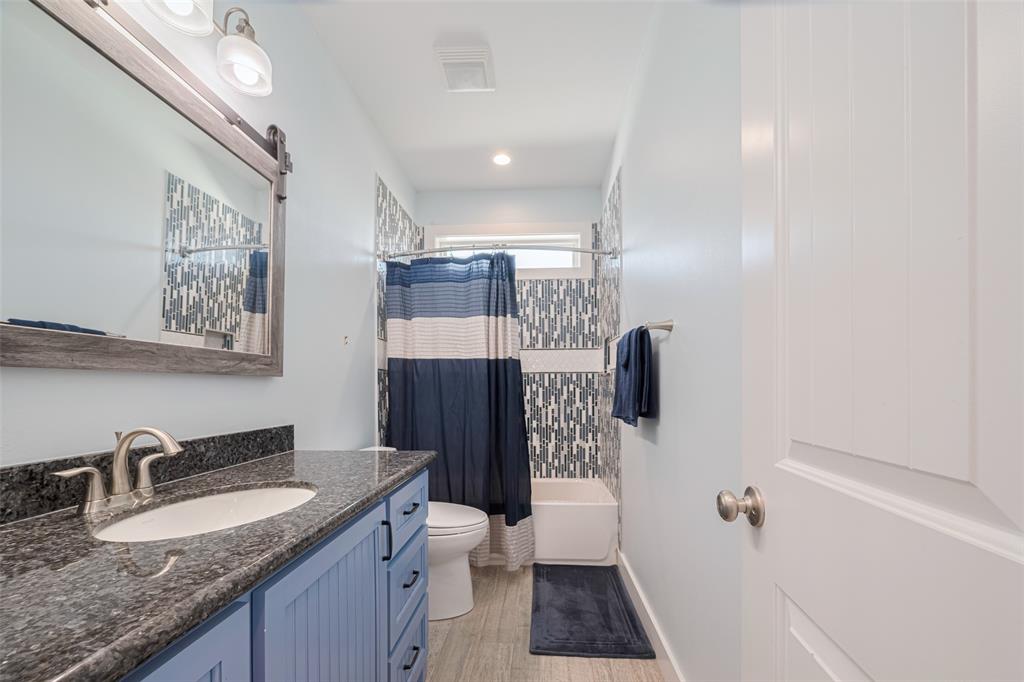 1126 Island Boulevard, Crystal Beach, Texas image 27