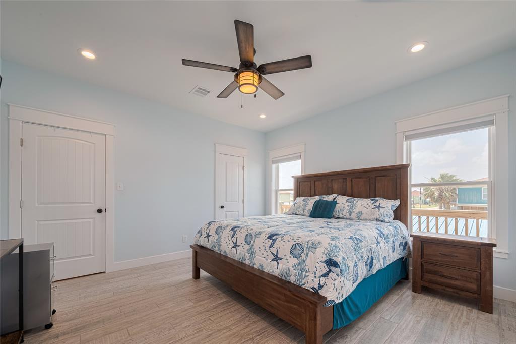 1126 Island Boulevard, Crystal Beach, Texas image 17