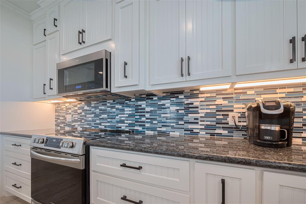 1126 Island Boulevard, Crystal Beach, Texas image 13