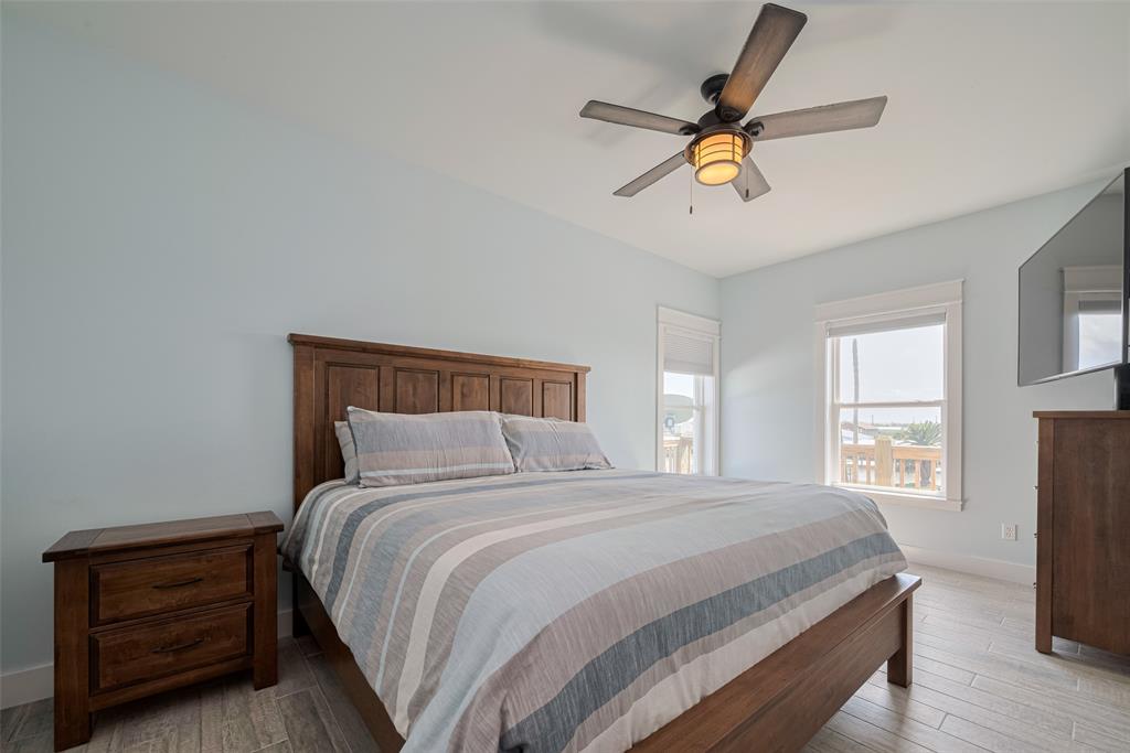 1126 Island Boulevard, Crystal Beach, Texas image 23