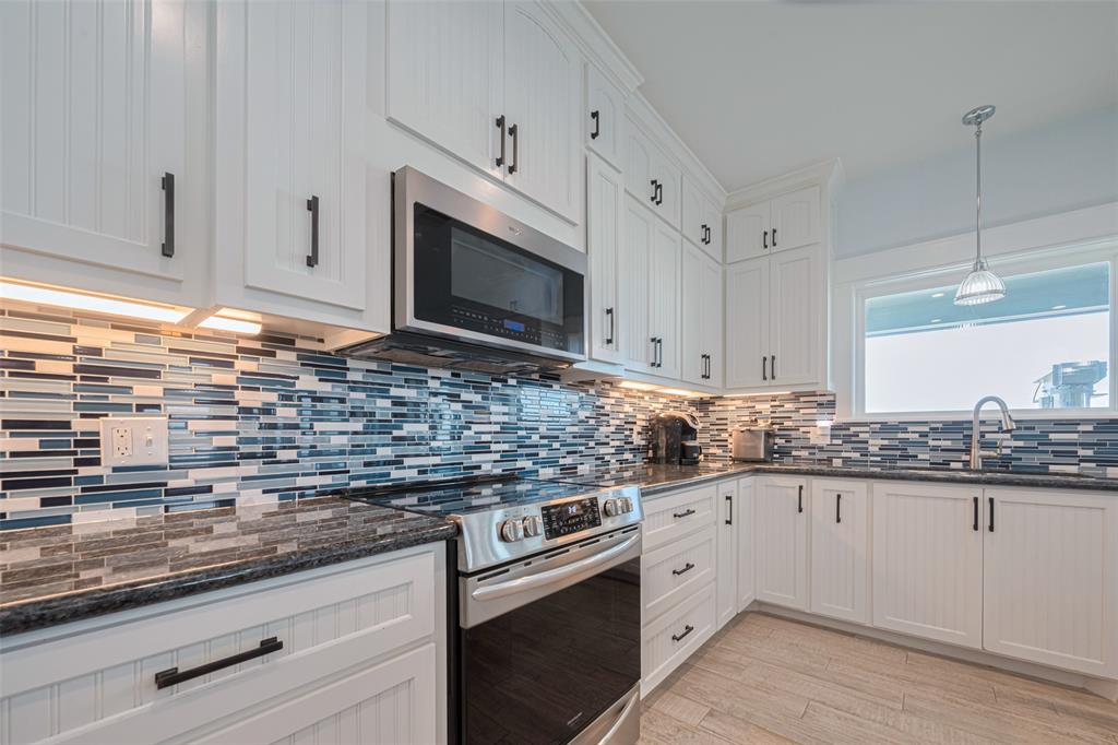 1126 Island Boulevard, Crystal Beach, Texas image 15
