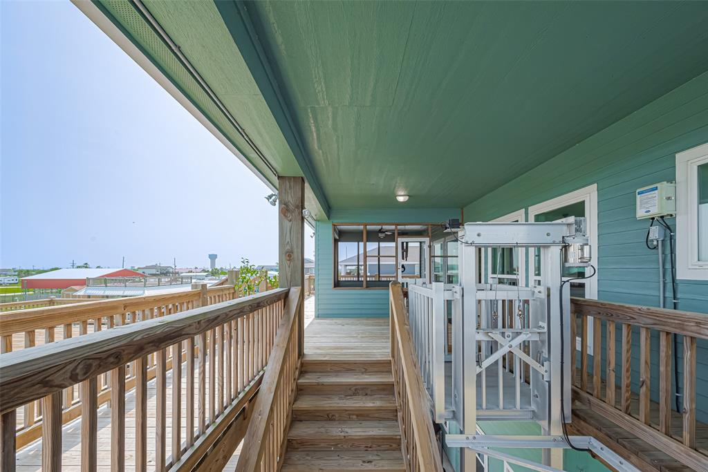 1126 Island Boulevard, Crystal Beach, Texas image 5