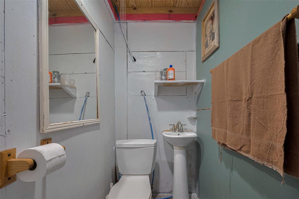 1126 Island Boulevard, Crystal Beach, Texas image 33