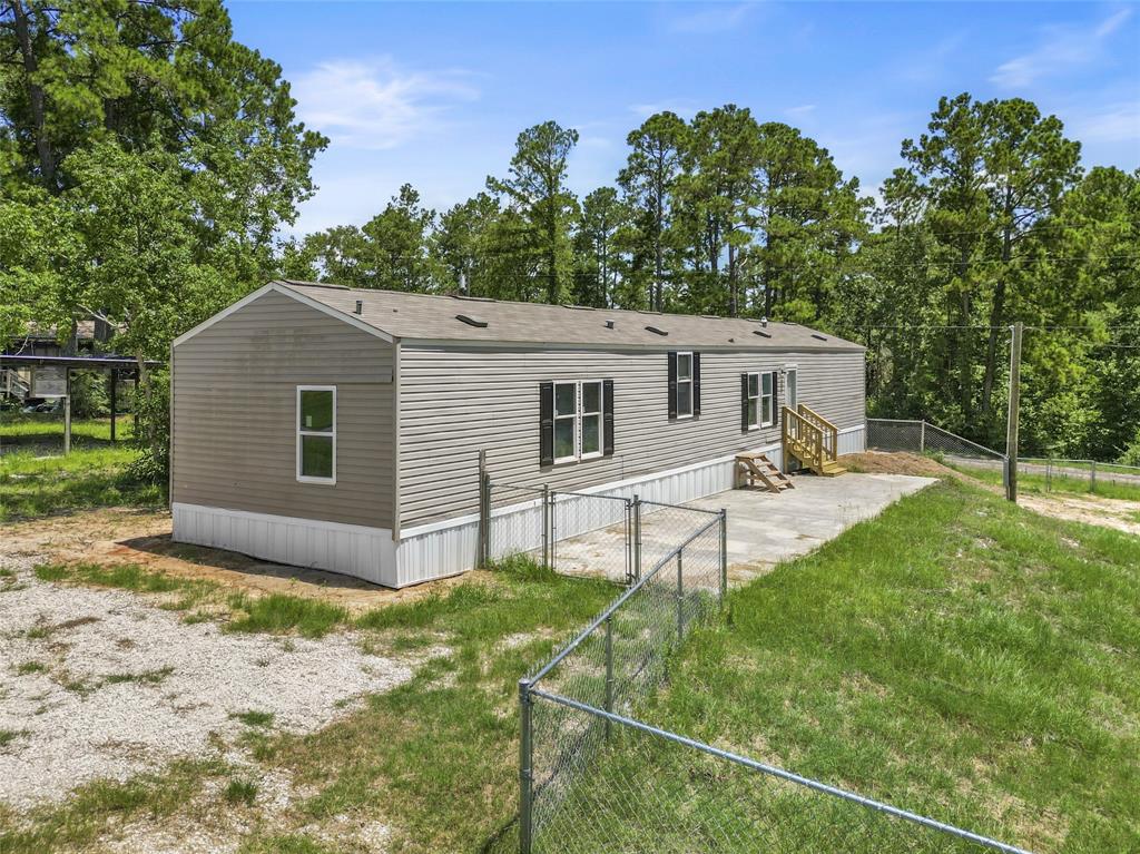 227 Cottonwood, Onalaska, Texas image 2
