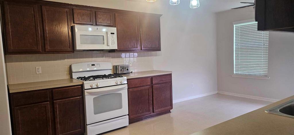 930 Sage Street, Baytown, Texas image 18