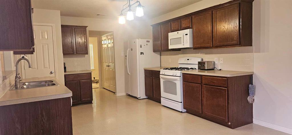 930 Sage Street, Baytown, Texas image 17