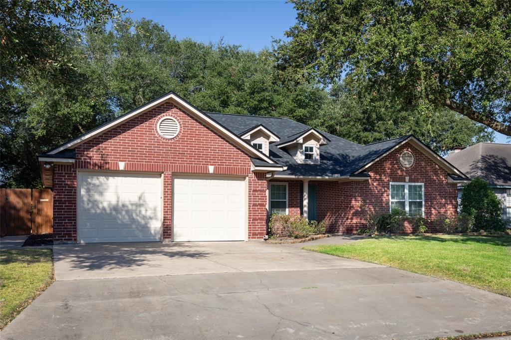 2721 Brook Bend Lane, El Campo, Texas image 3