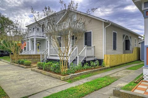 Single Family Residence in Galveston TX 2723 Avenue O 1.jpg