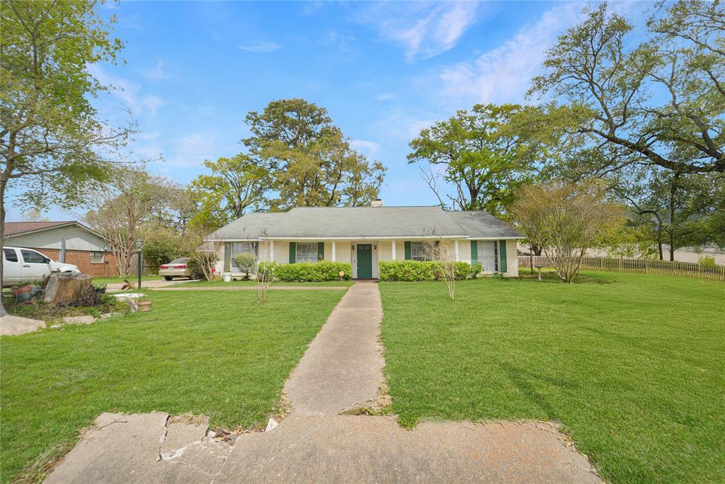 5018 Glenhaven Drive, Baytown, Texas image 1