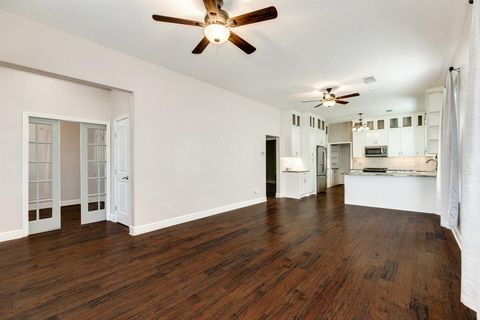 Single Family Residence in Galveston TX 3325 Avenue R 4.jpg