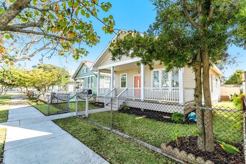 Single Family Residence in Galveston TX 3325 Avenue R 28.jpg