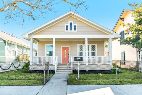 Single Family Residence in Galveston TX 3325 Avenue R 29.jpg