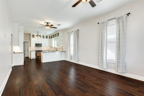 Single Family Residence in Galveston TX 3325 Avenue R 6.jpg