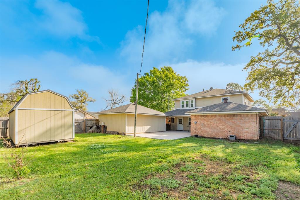 52 S Bachelor Button Street, Lake Jackson, Texas image 31