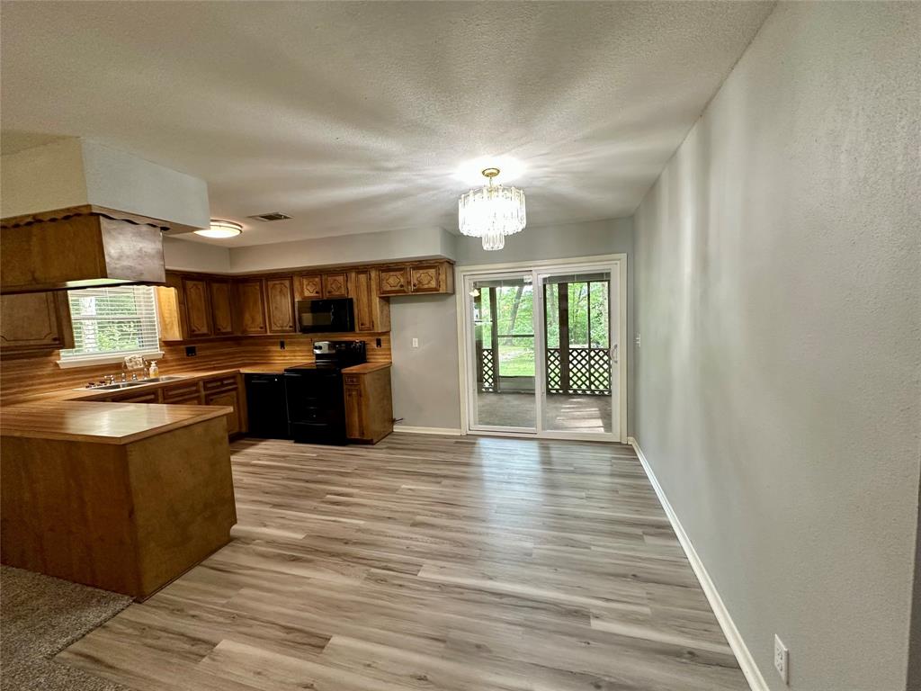 202 Spring Creek Loop, Livingston, Texas image 12