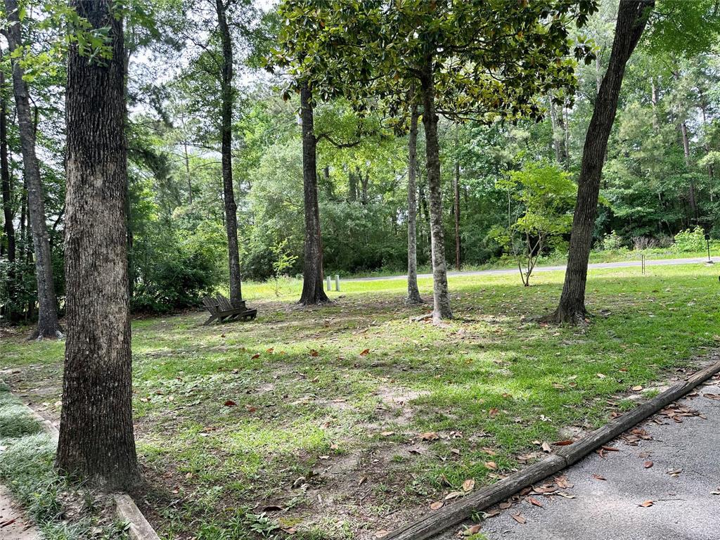 202 Spring Creek Loop, Livingston, Texas image 5