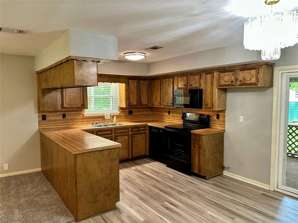 202 Spring Creek Loop, Livingston, Texas image 14