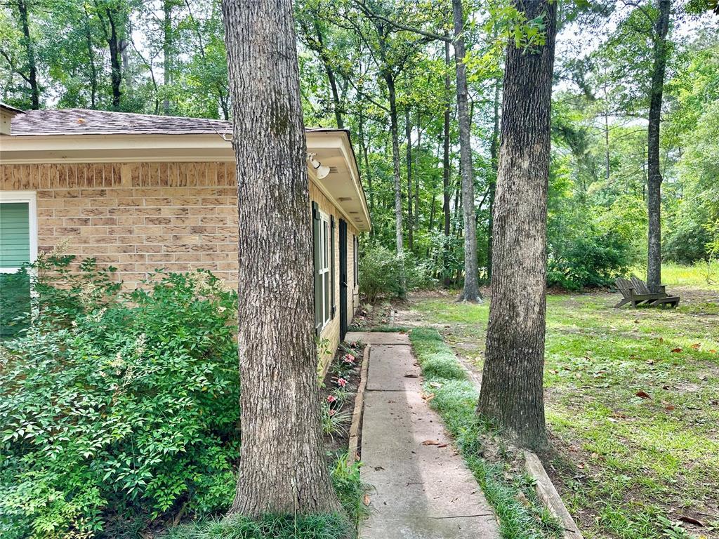 202 Spring Creek Loop, Livingston, Texas image 4