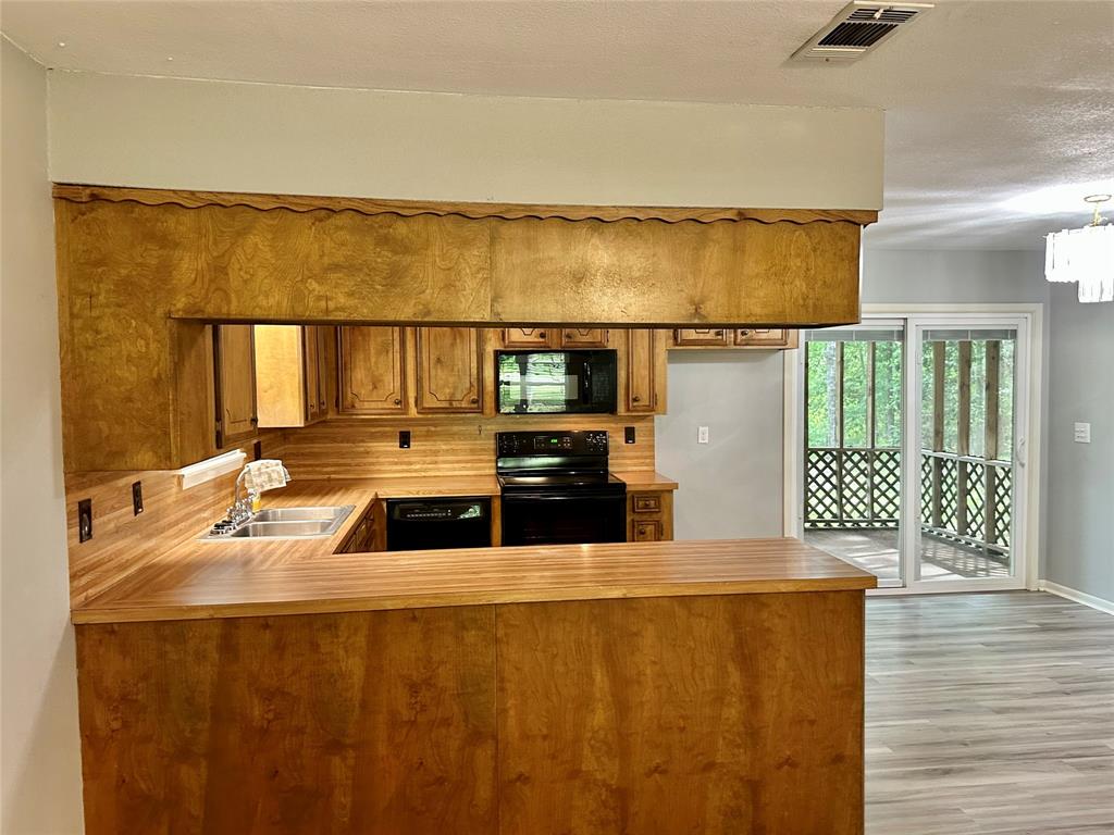 202 Spring Creek Loop, Livingston, Texas image 15