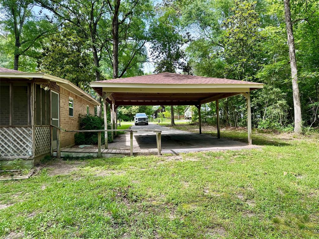 202 Spring Creek Loop, Livingston, Texas image 3