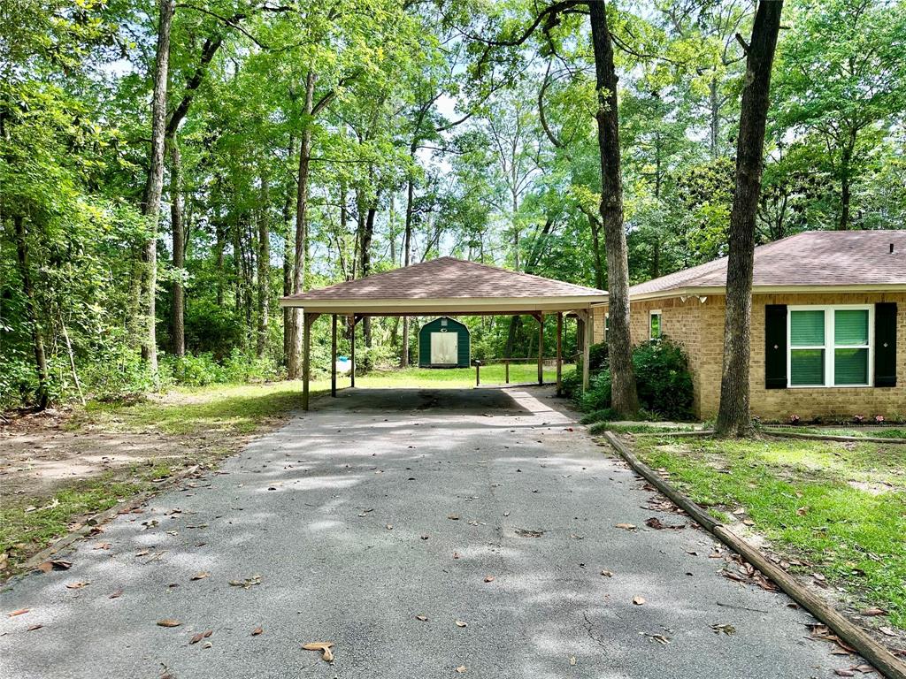 202 Spring Creek Loop, Livingston, Texas image 2
