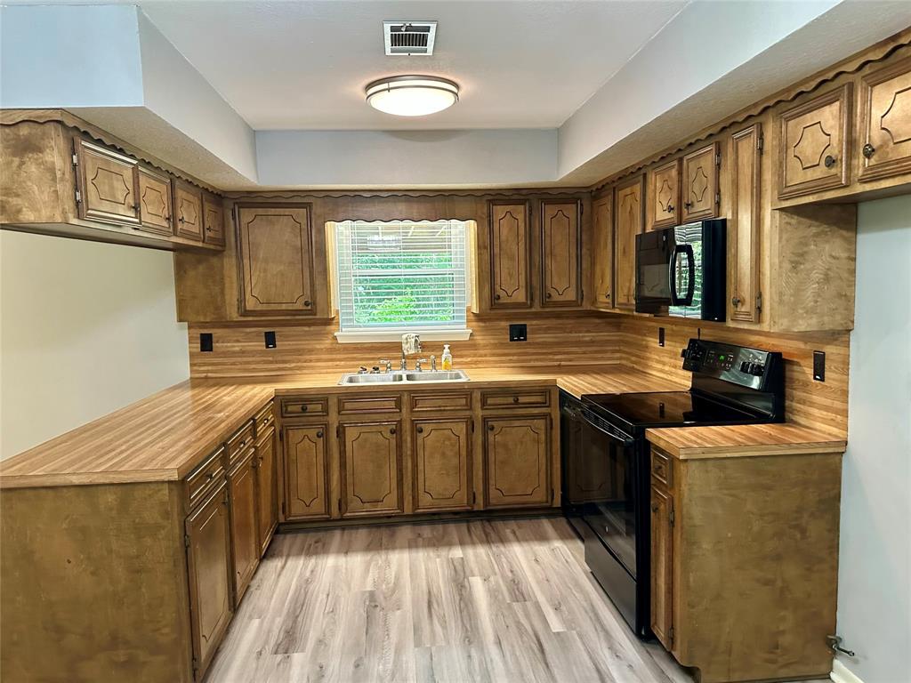 202 Spring Creek Loop, Livingston, Texas image 13