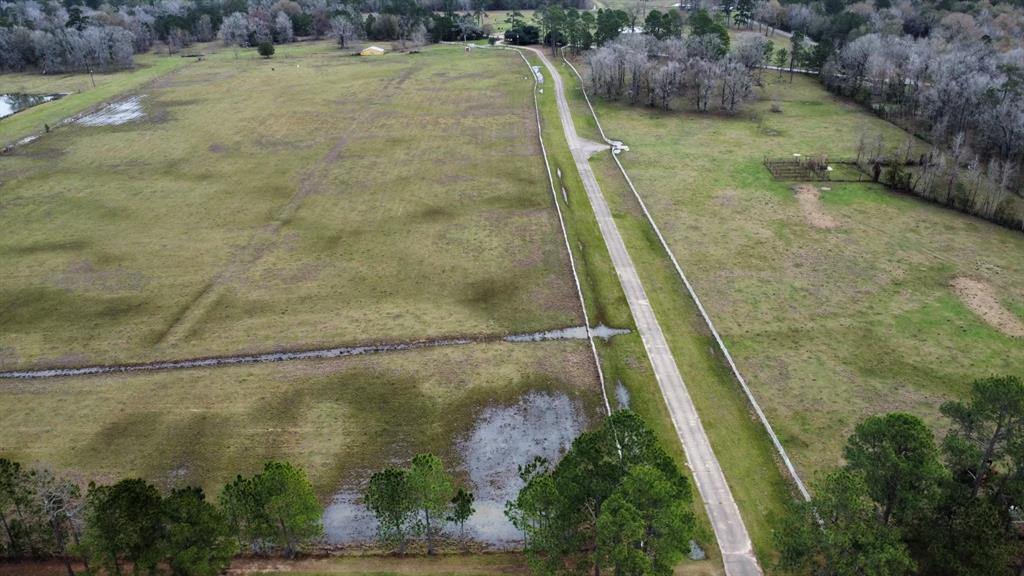 1331 County Road 2071, Hull, Texas image 9