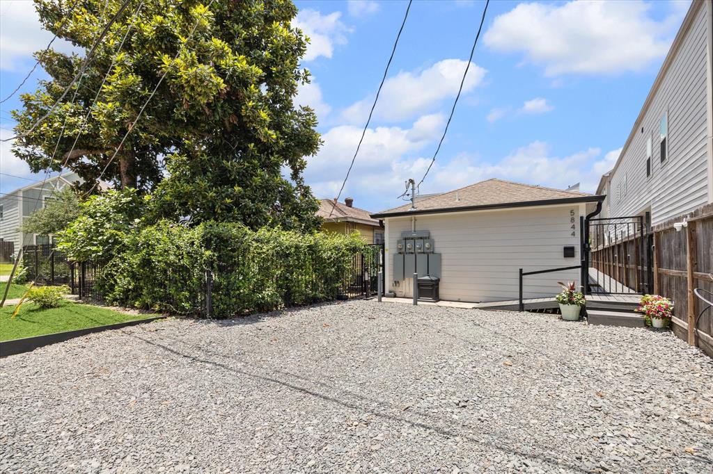 5844 Darling Street