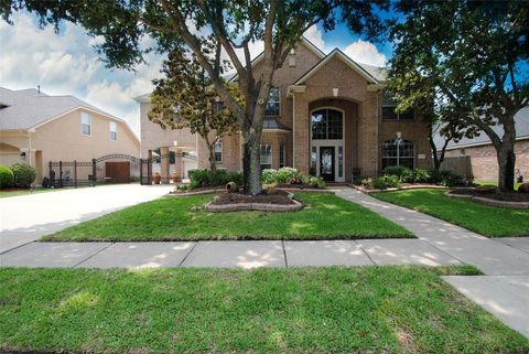 Single Family Residence in Houston TX 17431 Shoal Lake Lane.jpg
