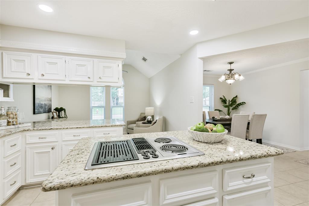 5402 Enchanted Timbers Drive, Humble, Texas image 13