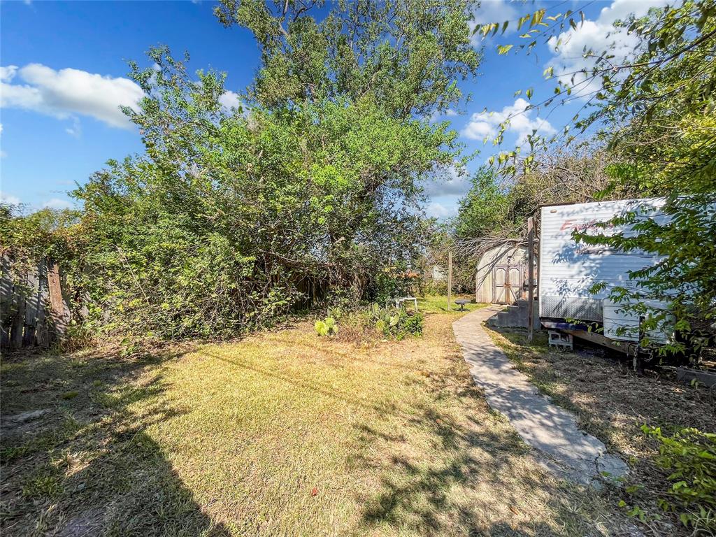 8005 Saint Louis Street, Houston, Texas image 9