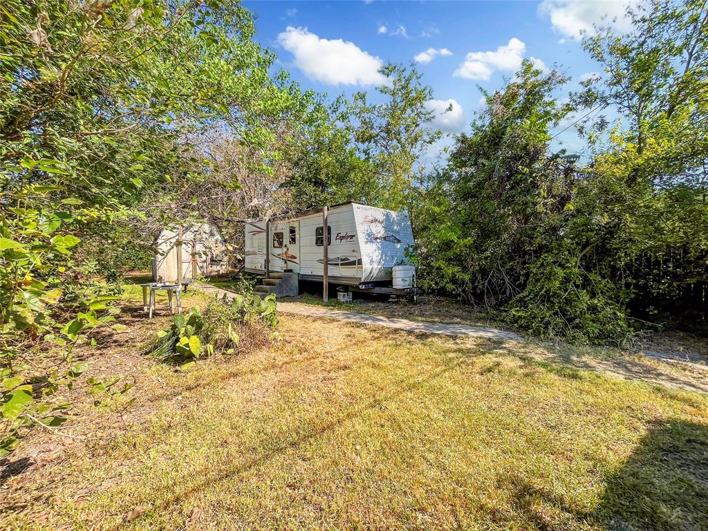 8005 Saint Louis Street, Houston, Texas image 4
