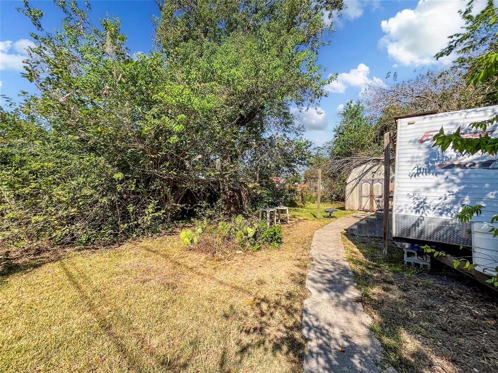 8005 Saint Louis Street, Houston, Texas image 5