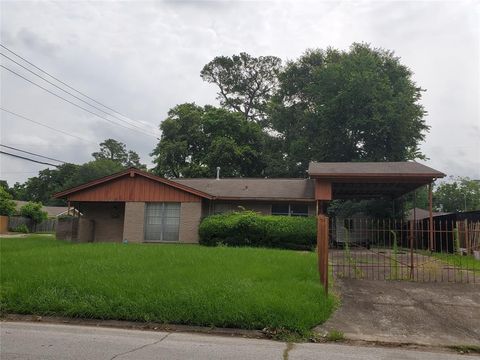 Single Family Residence in Houston TX 10434 Bretton Drive.jpg