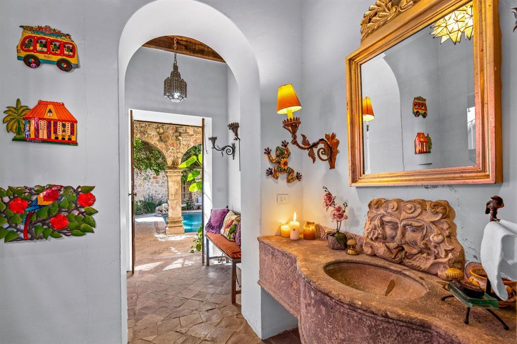 37700, Mexico, 7 Bedrooms Bedrooms, ,8 BathroomsBathrooms,Residential,Active,157882