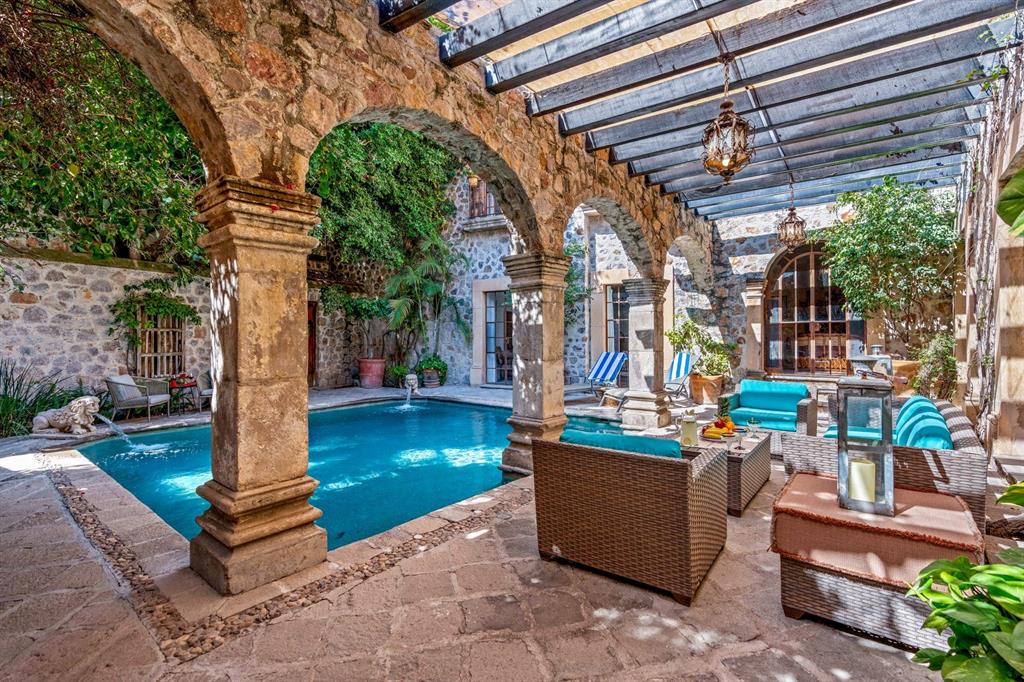 37700, Mexico, 7 Bedrooms Bedrooms, ,8 BathroomsBathrooms,Residential,Active,157882