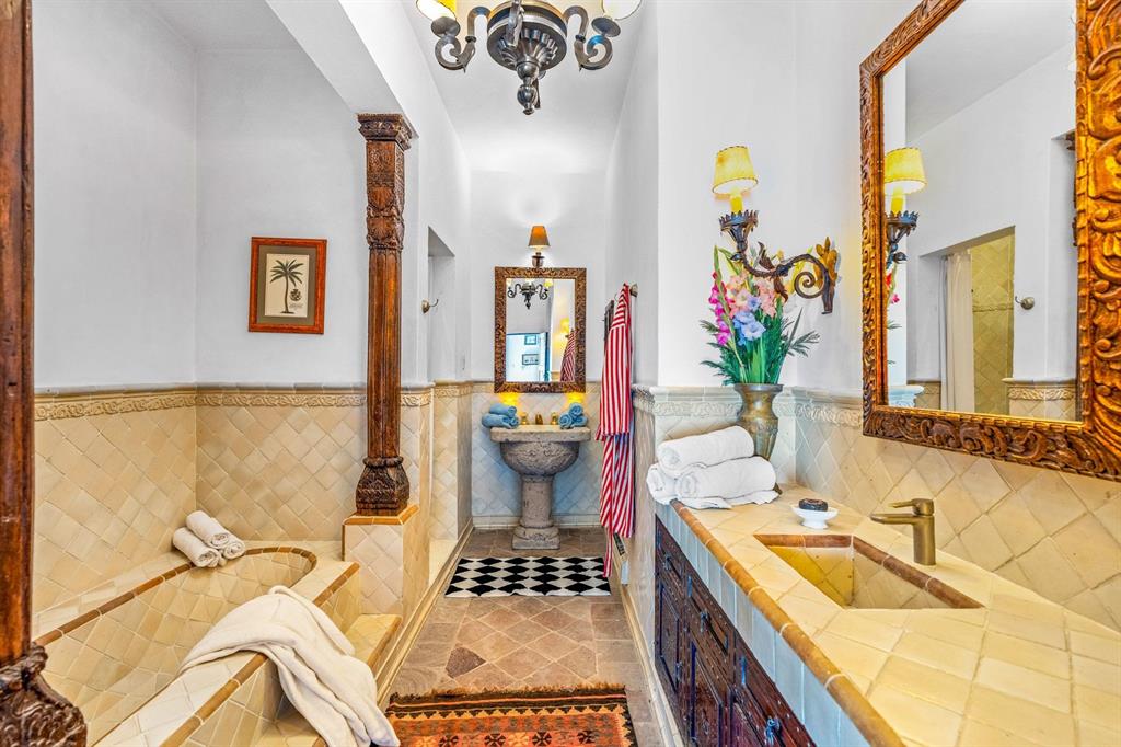 37700, Mexico, 7 Bedrooms Bedrooms, ,8 BathroomsBathrooms,Residential,Active,157882