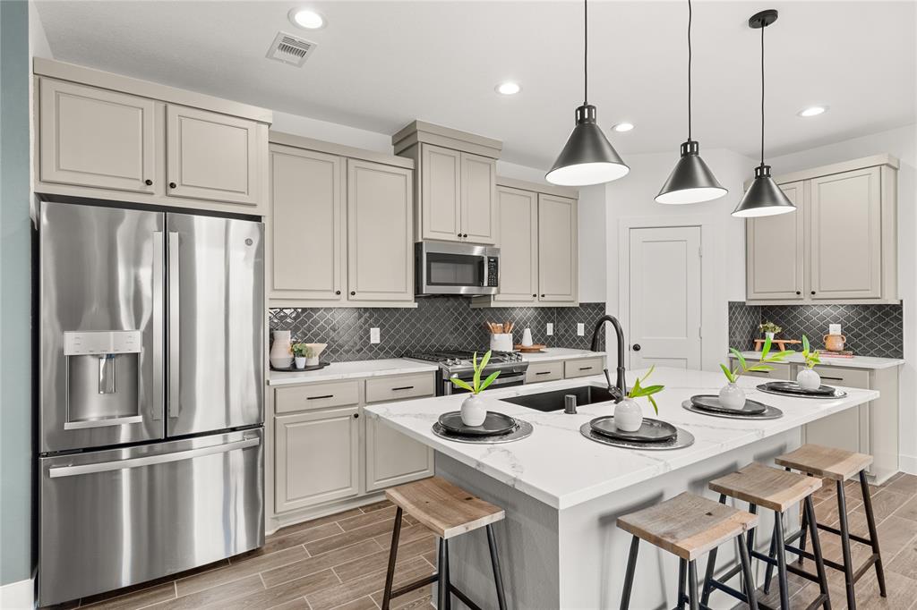 154 West Coralburst Loop, Montgomery, Texas image 1
