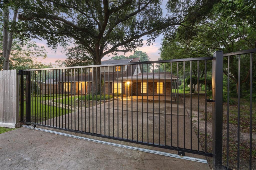178 W County Road 136, Alvin, Texas image 6