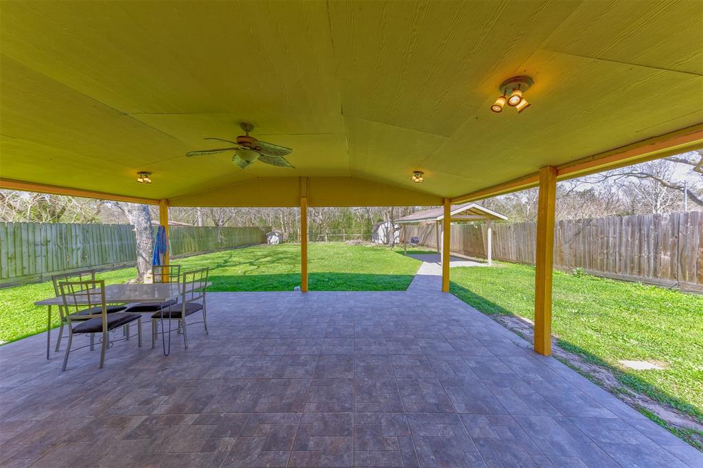 5509 Winding Brook Drive, Dickinson, Texas image 18