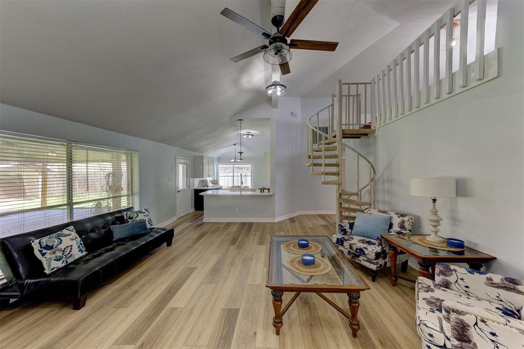 5509 Winding Brook Drive, Dickinson, Texas image 3