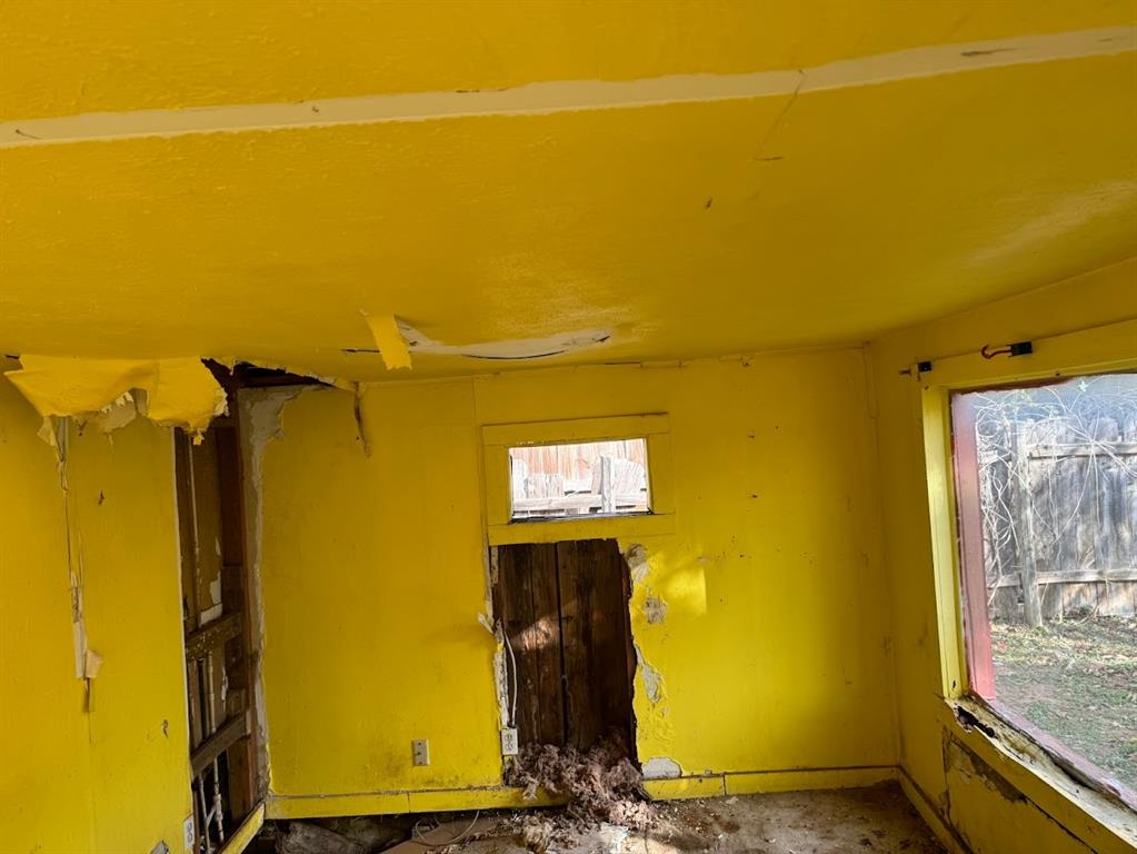 Photo 8 of 15 of 1208 N 7th Street house