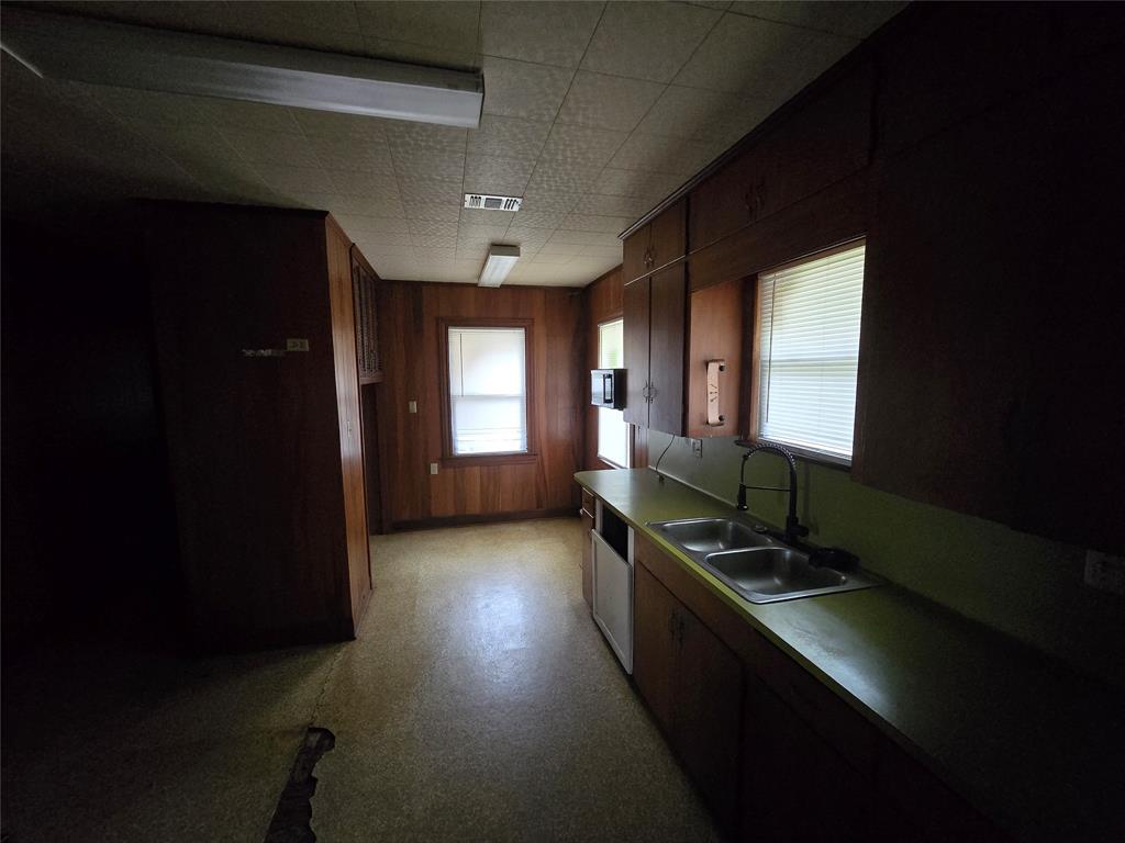 121 N Resident Street, Wharton, Texas image 5