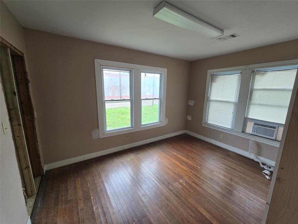 121 N Resident Street, Wharton, Texas image 7