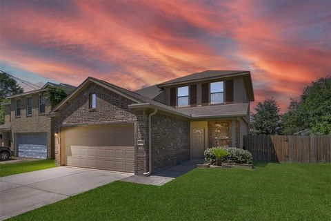 Single Family Residence in Conroe TX 2205 Shady Birch Drive.jpg