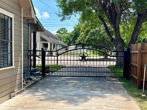 A home in La Grange