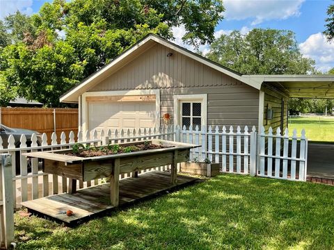 A home in La Grange