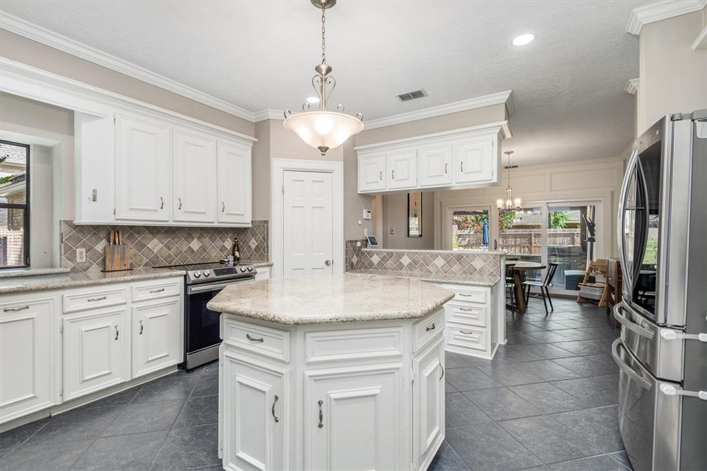 9410 Windrush Drive, Spring, Texas image 15