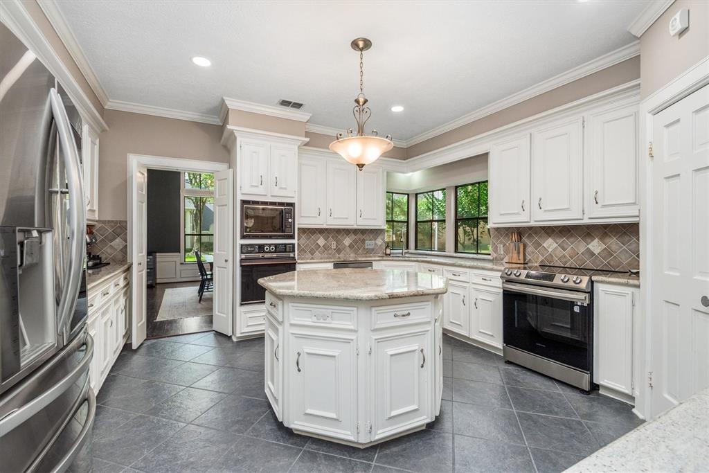 9410 Windrush Drive, Spring, Texas image 13